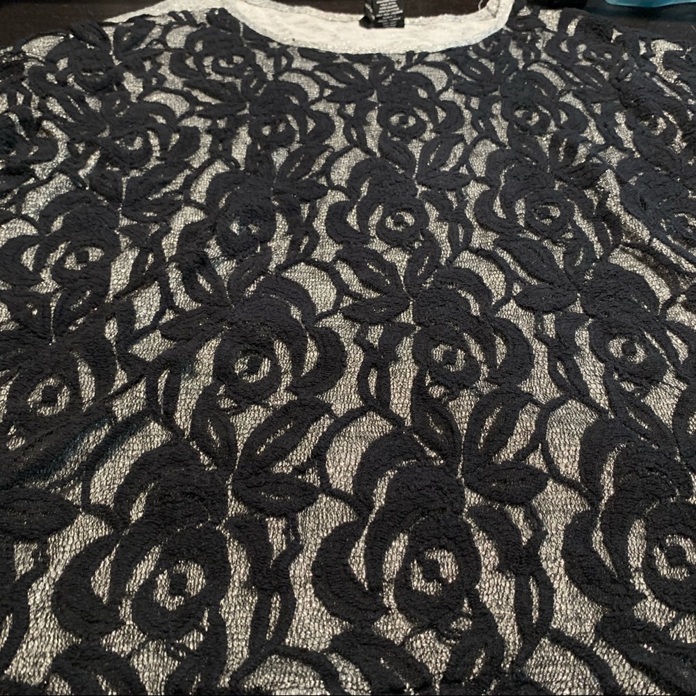 New Directions Black Lace Rose Womens  top with silver sleeves